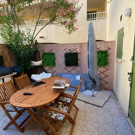 Entre Lac, Et Montagne *